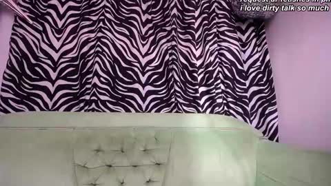 Snapshot of redroomxx chatting on 10/03/25, 04:48 MIA online show from 10/03/25, 04:48