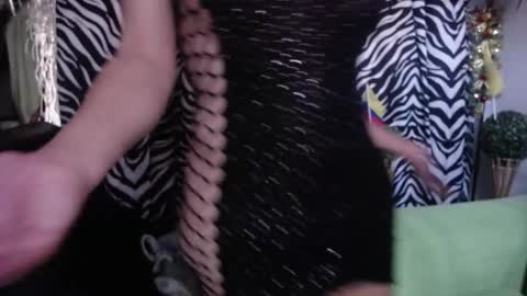 Snapshot of redroomxx chatting on 11/10/25, 04:50 MIA online show from 11/10/25, 04:50