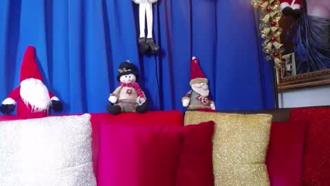 Snapshot of redroomxx chatting on 12/18/25, 04:57 MIA online show from 12/18/25, 04:57