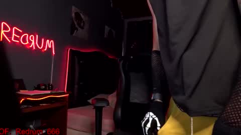 Red online show from 09/26/25, 05:28