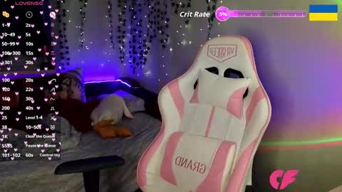 Snapshot of redvelveten chatting on 11/08/25, 05:18 Ronnie online show from 11/08/25, 05:18