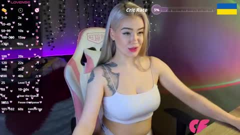 Snapshot of redvelveten chatting on 11/12/25, 09:03 Ronnie online show from 11/12/25, 09:03