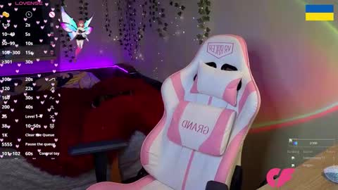 Snapshot of redvelveten chatting on 11/16/25, 11:38 Ronnie online show from 11/16/25, 11:38