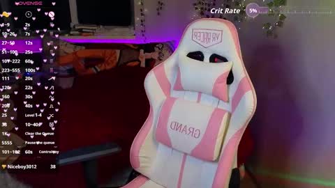 Snapshot of redvelveten chatting on 11/25/25, 02:28 Ronnie online show from 11/25/25, 02:28