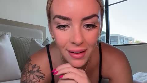 reecemariexx online show from 02/02/26, 06:50