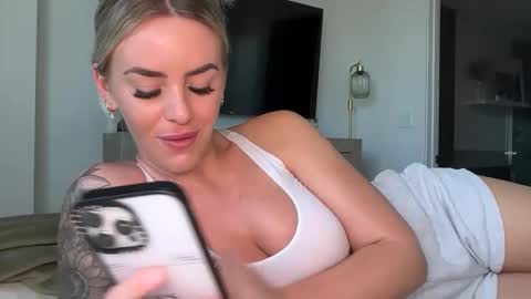 reecemariexx online show from 02/20/26, 04:51