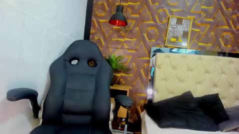 Snapshot of reed_kitty chatting on 12/02/25, 12:21 reed_kitty online show from 12/02/25, 12:21