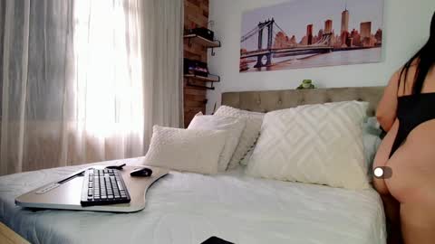 Snapshot of reese_yanella chatting on 03/02/25, 03:05 Yanella online show from 03/02/25, 03:05