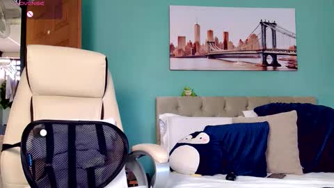 Snapshot of reese_yanella chatting on 10/11/25, 04:05 Yanella online show from 10/11/25, 04:05