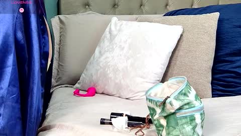 Snapshot of reese_yanella chatting on 10/25/25, 11:07 Yanella online show from 10/25/25, 11:07