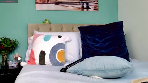 Snapshot of reese_yanella chatting on 10/30/25, 05:35 Yanella online show from 10/30/25, 05:35