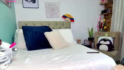 Yanella online show from 07/05/26, 01:18