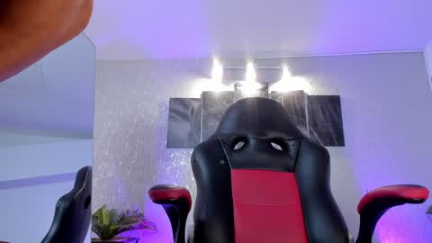 Snapshot of regan_pearson chatting on 12/28/24, 10:25 Regan online show from 12/28/24, 10:25