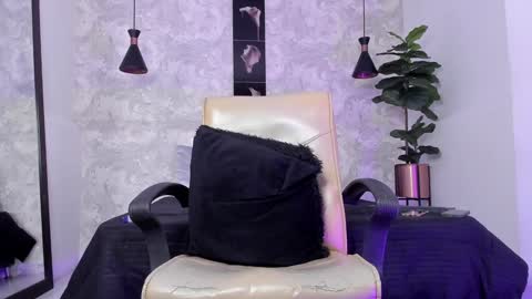 Snapshot of regan_pearson chatting on 01/22/25, 08:40 Regan online show from 01/22/25, 08:40