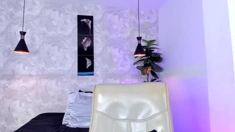 Snapshot of regan_pearson chatting on 02/04/25, 06:25 Regan online show from 02/04/25, 06:25