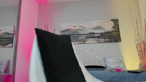 Snapshot of regan_pearson chatting on 02/17/25, 06:53 Regan online show from 02/17/25, 06:53