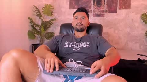 Snapshot of regan_pearson chatting on 03/12/25, 10:48 Regan online show from 03/12/25, 10:48