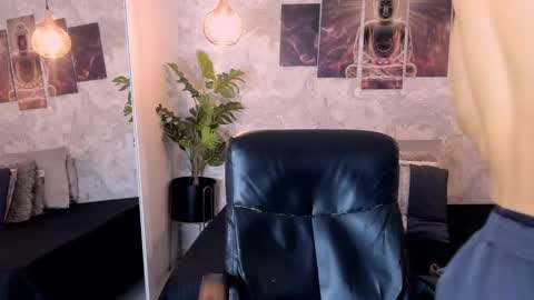 Snapshot of regan_pearson chatting on 10/02/25, 08:38 Regan online show from 10/02/25, 08:38