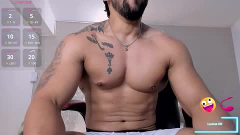 Snapshot of regan_pearson chatting on 10/10/25, 01:37 Regan online show from 10/10/25, 01:37