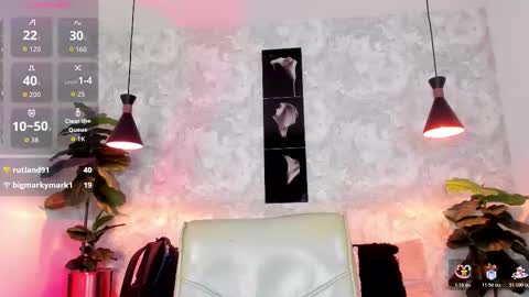 Snapshot of regan_pearson chatting on 11/13/25, 01:15 Regan online show from 11/13/25, 01:15