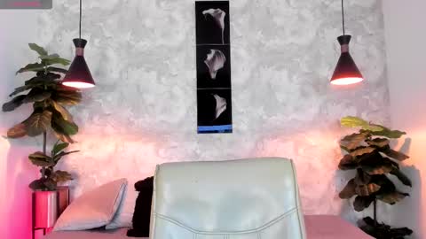 Snapshot of regan_pearson chatting on 11/17/25, 02:39 Regan online show from 11/17/25, 02:39