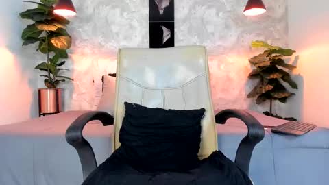 Snapshot of regan_pearson chatting on 11/22/25, 05:50 Regan online show from 11/22/25, 05:50