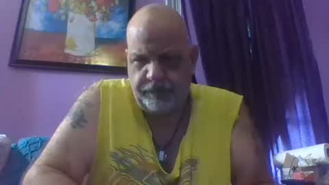 Snapshot of reggieroux chatting on 09/21/25, 10:11 reggie online show from 09/21/25, 10:11