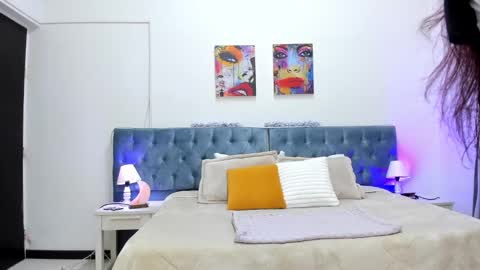 Snapshot of regina_blum chatting on 09/24/25, 12:30 Regina online show from 09/24/25, 12:30