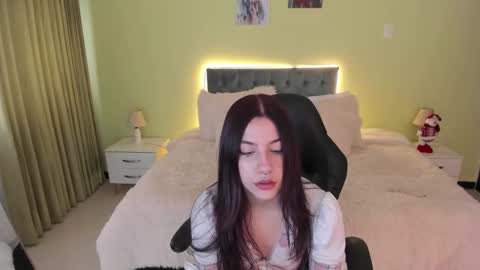 Snapshot of regina_blum chatting on 11/21/25, 12:15 Regina online show from 11/21/25, 12:15