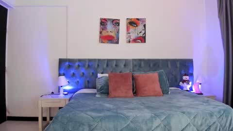 Snapshot of regina_blum chatting on 11/22/25, 12:37 Regina online show from 11/22/25, 12:37