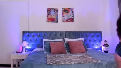 Snapshot of regina_blum chatting on 11/25/25, 01:00 Regina online show from 11/25/25, 01:00