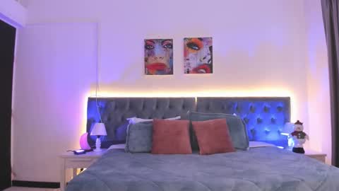 Snapshot of regina_blum chatting on 12/14/25, 12:32 Regina online show from 12/14/25, 12:32