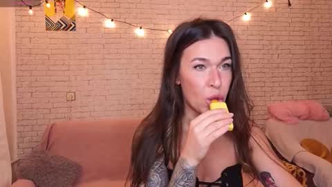 ReginaHawkinss online show from 10/09/25, 10:02