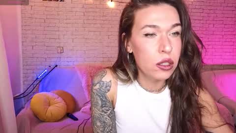 ReginaHawkinss online show from 10/20/25, 09:10