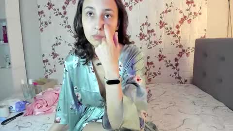 Snapshot of reginamoon12 chatting on 09/21/25, 07:54 Alisa online show from 09/21/25, 07:54