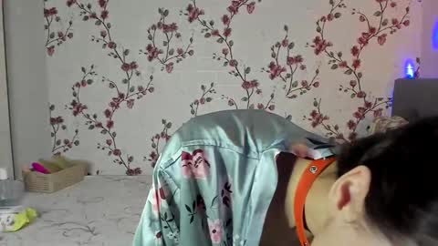 Snapshot of reginamoon12 chatting on 10/30/25, 06:59 Alisa online show from 10/30/25, 06:59