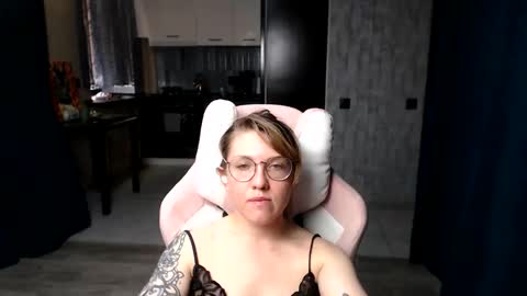Snapshot of reginasmilee chatting on 09/17/25, 11:56 Regina online show from 09/17/25, 11:56