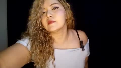 Snapshot of rei_chan26 chatting on 02/02/25, 06:26 Tania Nixx online show from 02/02/25, 06:26