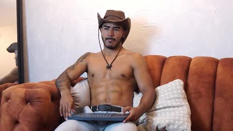 Snapshot of reik_von chatting on 10/27/25, 12:09 Reik online show from 10/27/25, 12:09