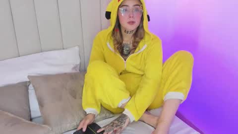 Reika  online show from 09/20/25, 01:45