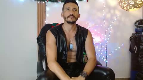 Snapshot of reiko_85_ chatting on 12/17/25, 04:02 REIKO online show from 12/17/25, 04:02