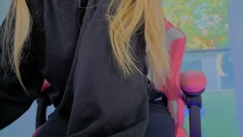 Snapshot of reina_cummings chatting on 09/28/25, 05:46 reina cummings online show from 09/28/25, 05:46