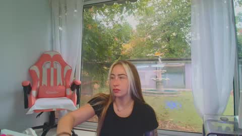 Snapshot of reina_cummings chatting on 10/02/25, 06:53 reina cummings online show from 10/02/25, 06:53