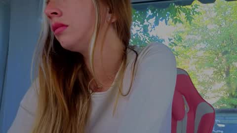 Snapshot of reina_cummings chatting on 10/05/25, 06:23 reina cummings online show from 10/05/25, 06:23