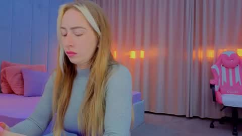 Snapshot of reina_cummings chatting on 10/19/25, 06:03 reina cummings online show from 10/19/25, 06:03