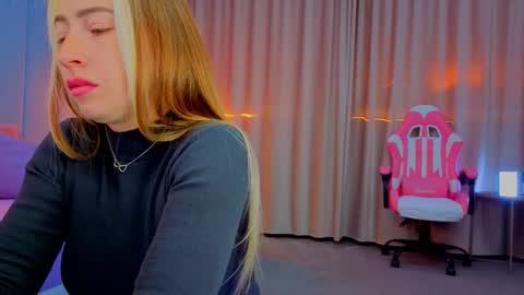 Snapshot of reina_cummings chatting on 10/20/25, 06:03 reina cummings online show from 10/20/25, 06:03