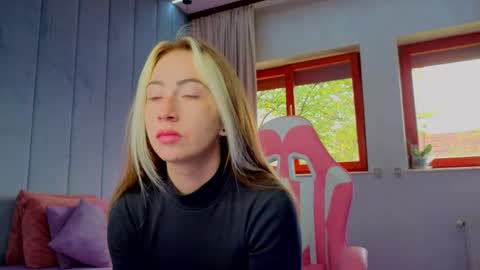 Snapshot of reina_cummings chatting on 10/26/25, 07:03 reina cummings online show from 10/26/25, 07:03