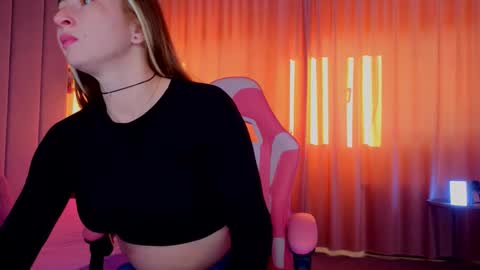 Snapshot of reina_cummings chatting on 11/02/25, 07:00 reina cummings online show from 11/02/25, 07:00