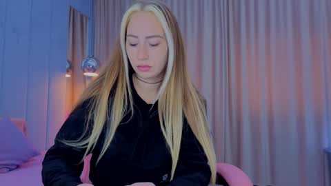 Snapshot of reina_cummings chatting on 11/09/25, 06:44 reina cummings online show from 11/09/25, 06:44