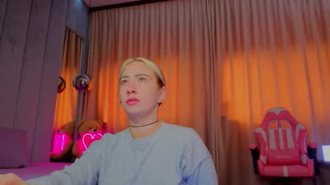 Snapshot of reina_cummings chatting on 11/17/25, 07:03 reina cummings online show from 11/17/25, 07:03